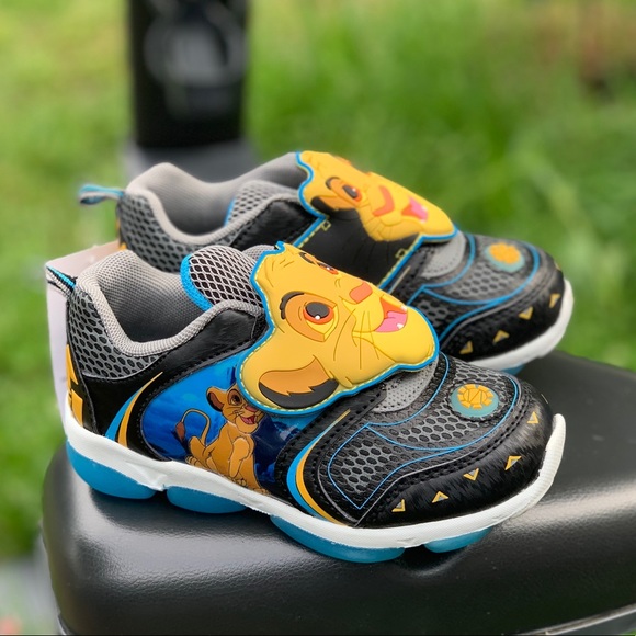 Disney Lion King Toddler Boys Light Up Shoes New - Picture 8 of 11